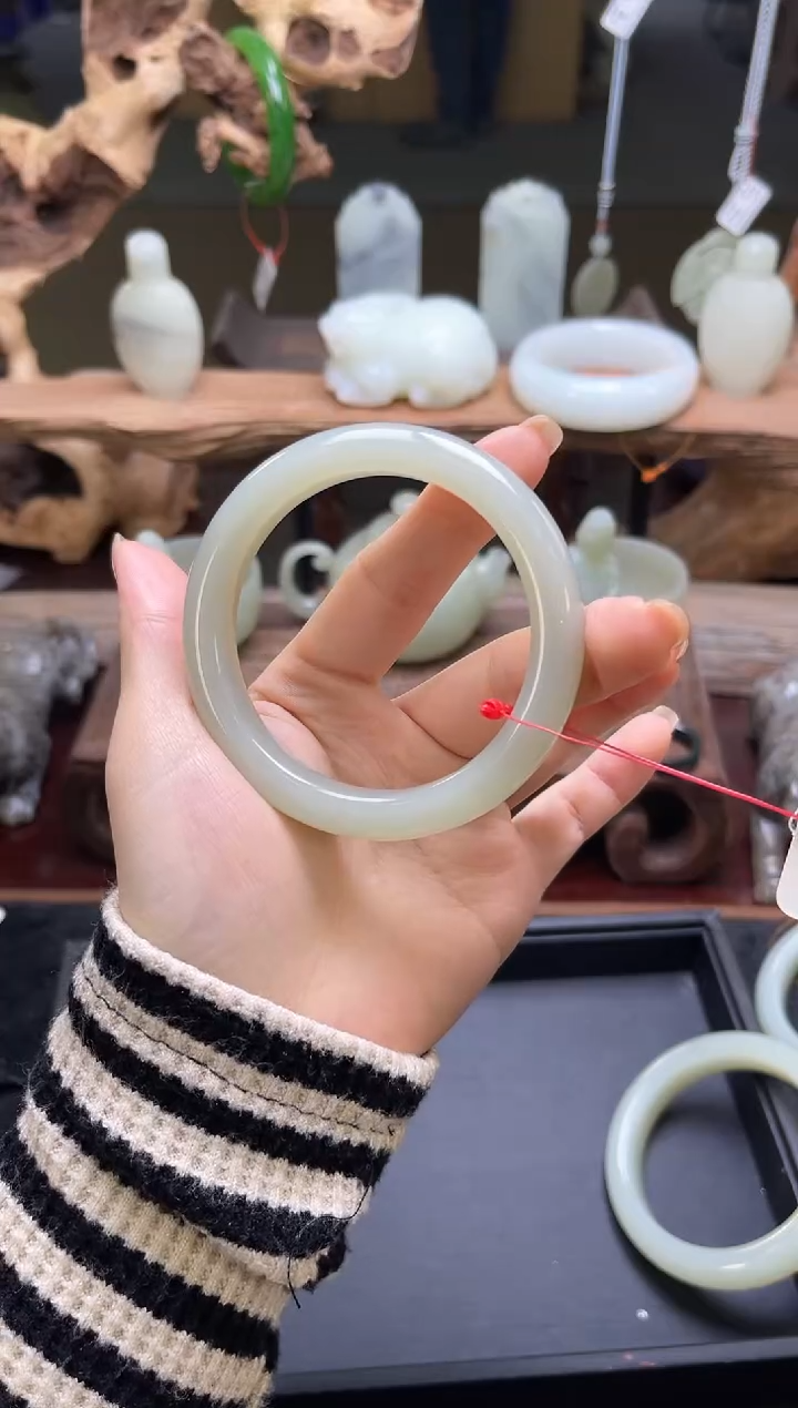 【闪购商品】和田玉手镯未镶嵌且末青白手镯57+圈9006899