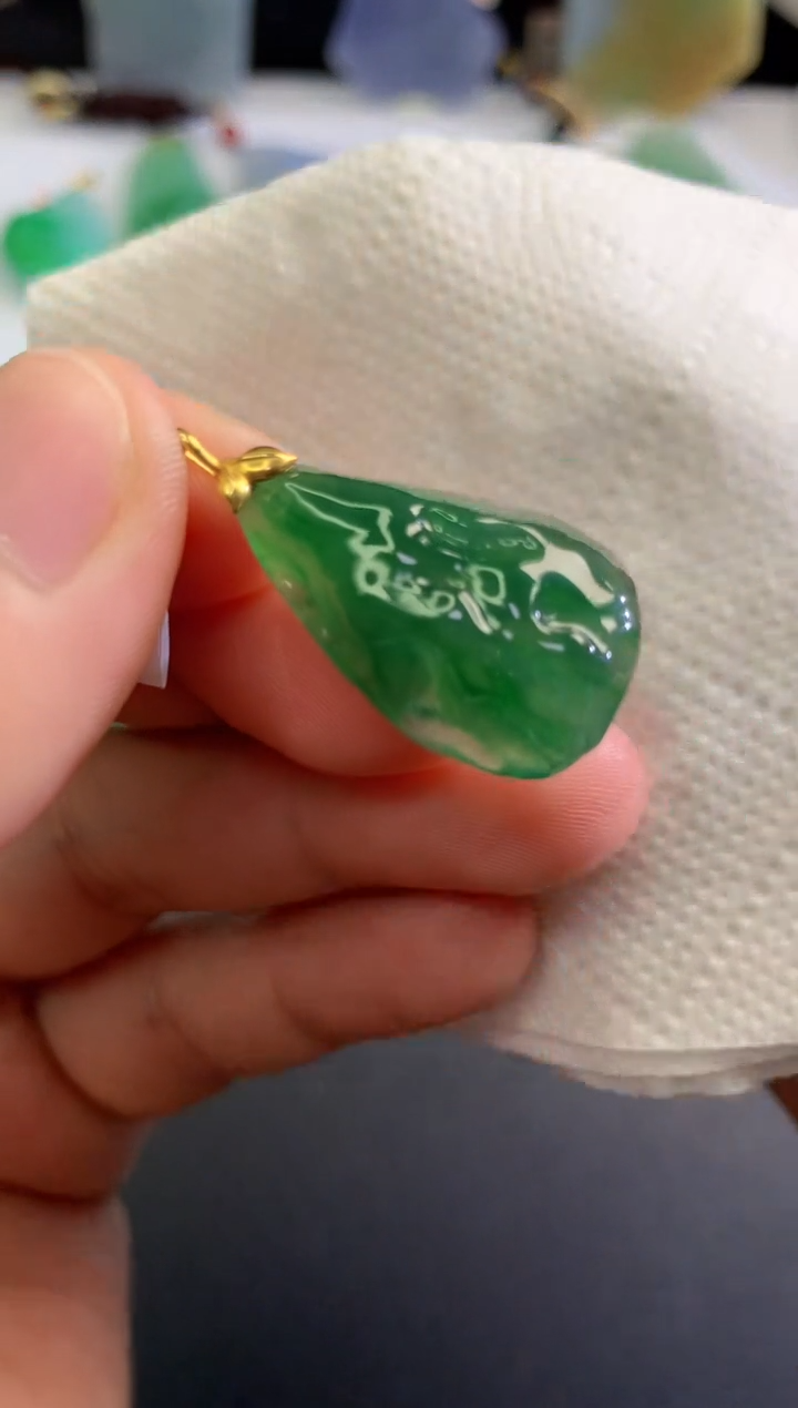 翡翠18K金镶嵌颈饰  