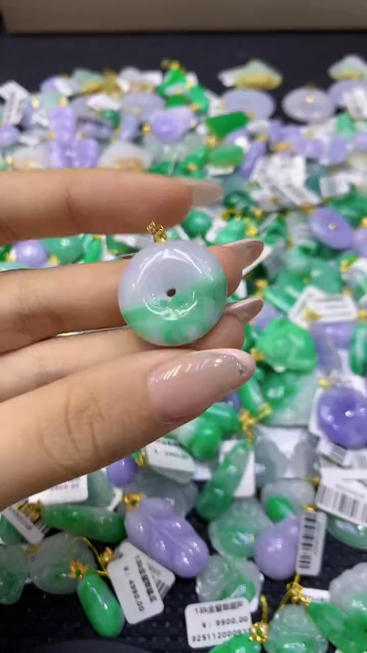 颈饰18K金镶嵌翡翠天然缅甸翡翠A货