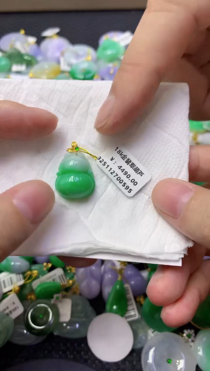 颈饰18K金镶嵌翡翠天然缅甸翡翠A货