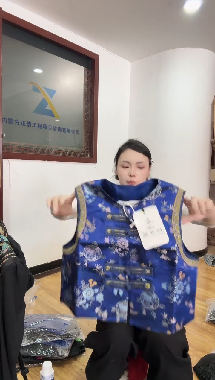 马甲       M码       80-110斤