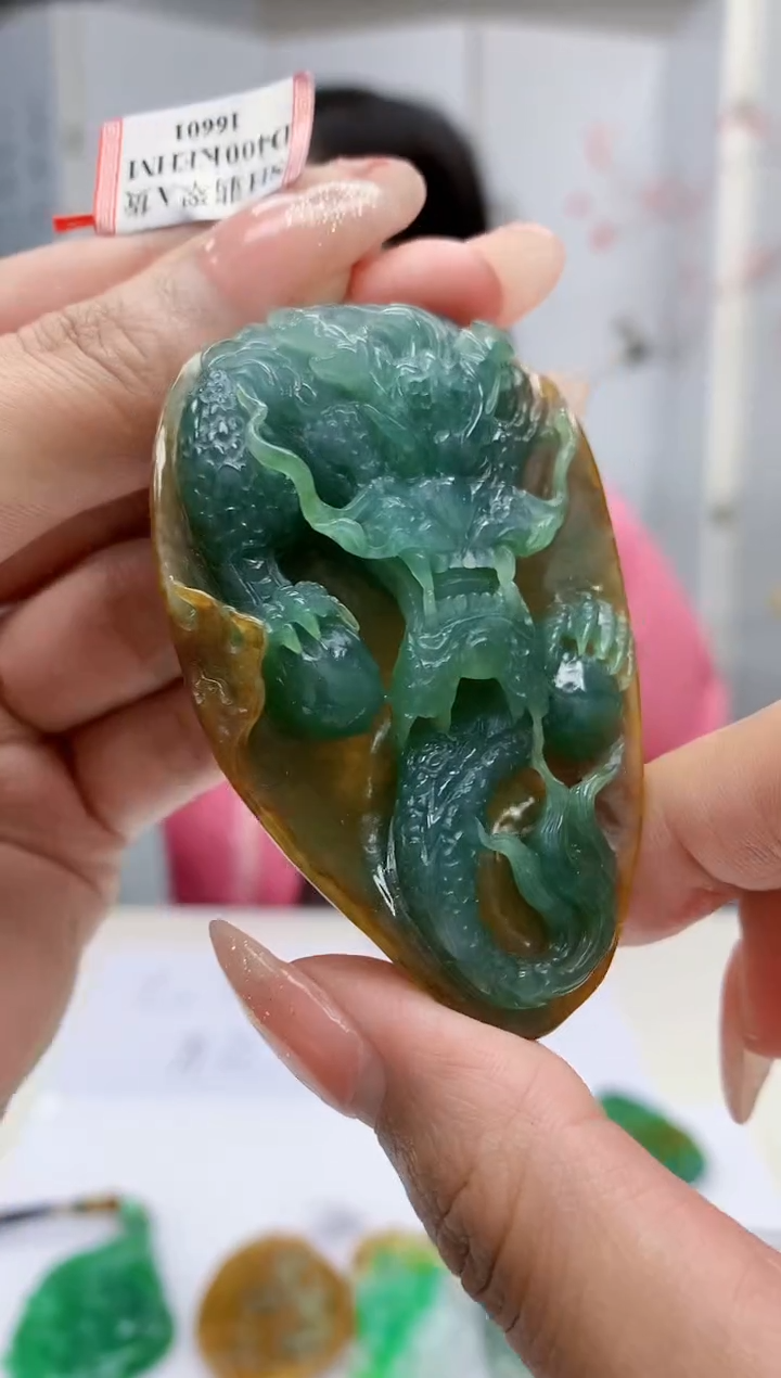 【闪购商品】定制翡翠未镶嵌4852MM-毛货挂件182