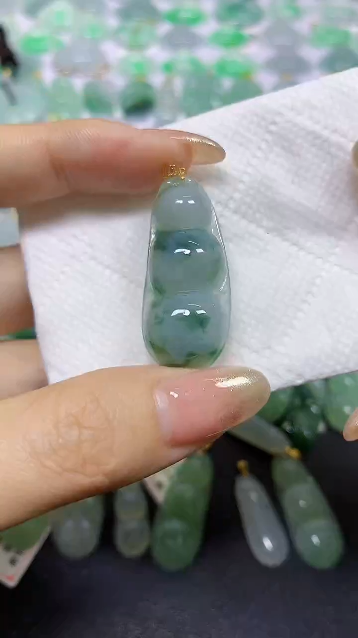 颈饰18K金镶嵌翡翠A货