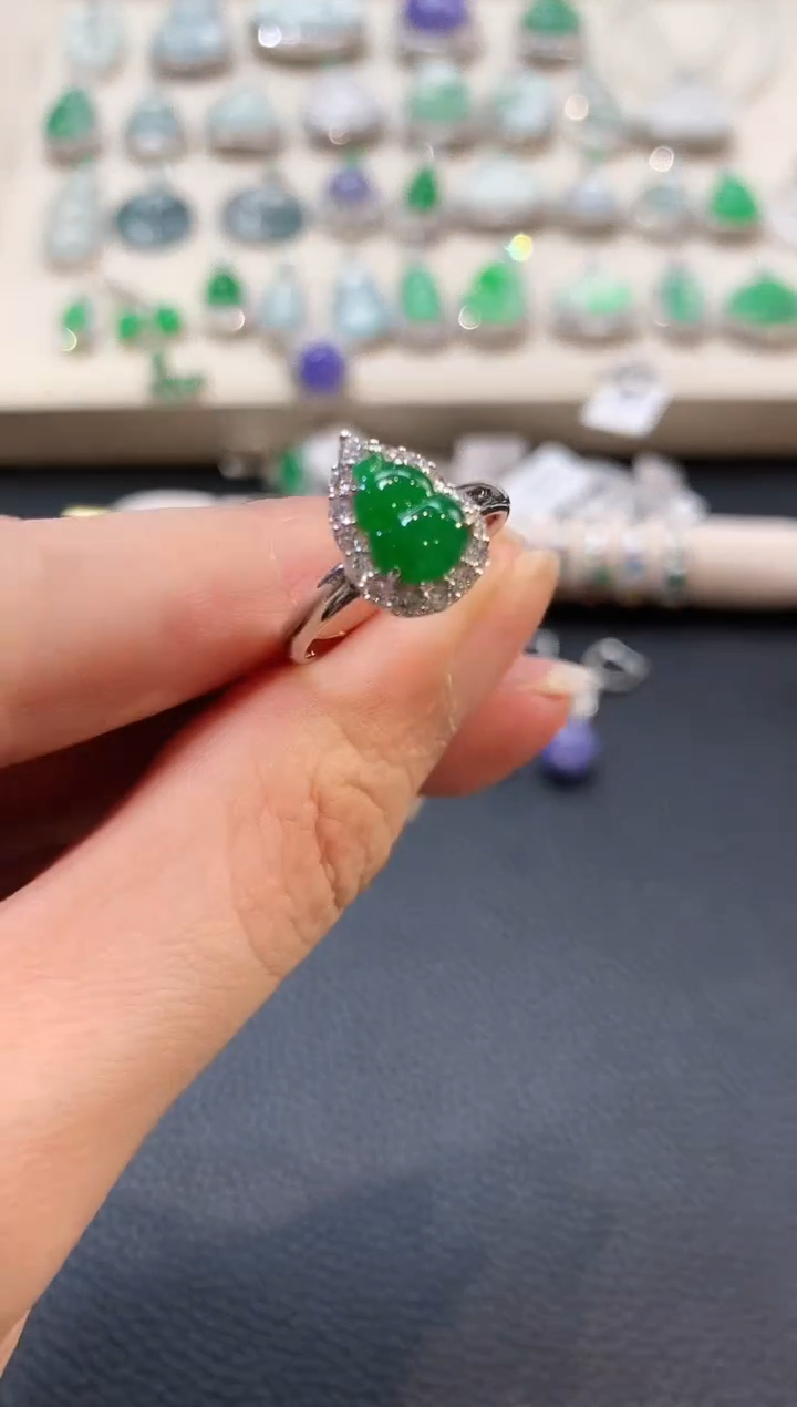 翡翠戒指18K金镶嵌b107春日珠宝