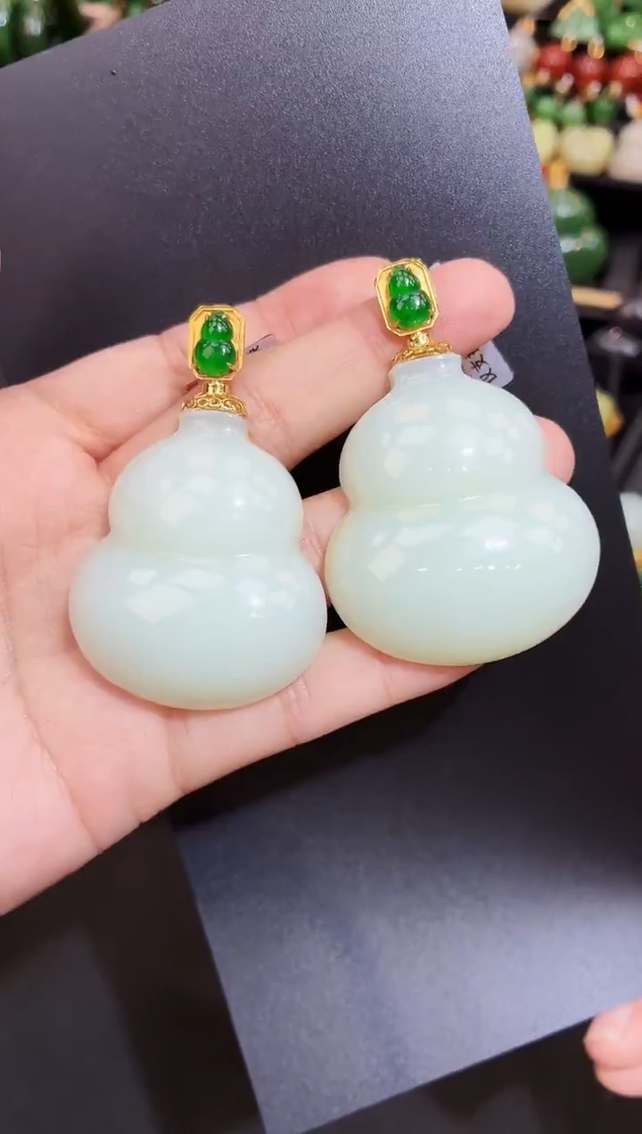 吊坠(赠链)18K金镶嵌和田玉45MM 多样性发一