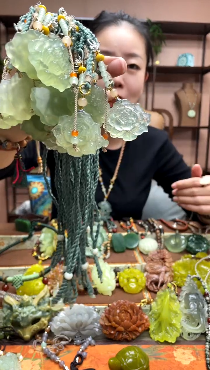 未镶嵌岫玉吊坠多样性发货发其中之一