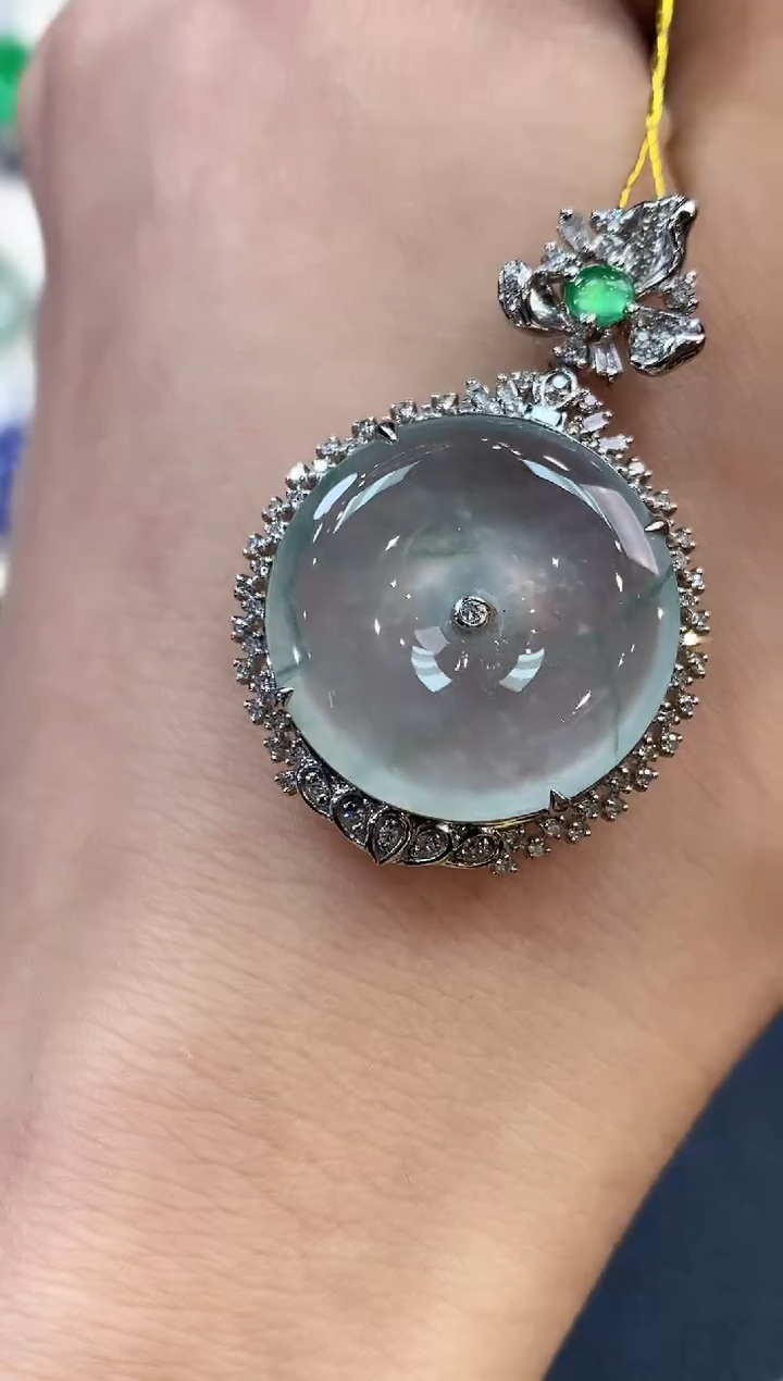 【闪购商品】翡翠吊坠(不含链)18K金镶嵌D17      