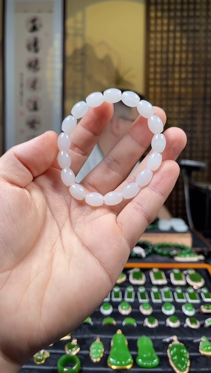 颈饰未镶嵌和田玉乔****乔精品白玉单圈手串