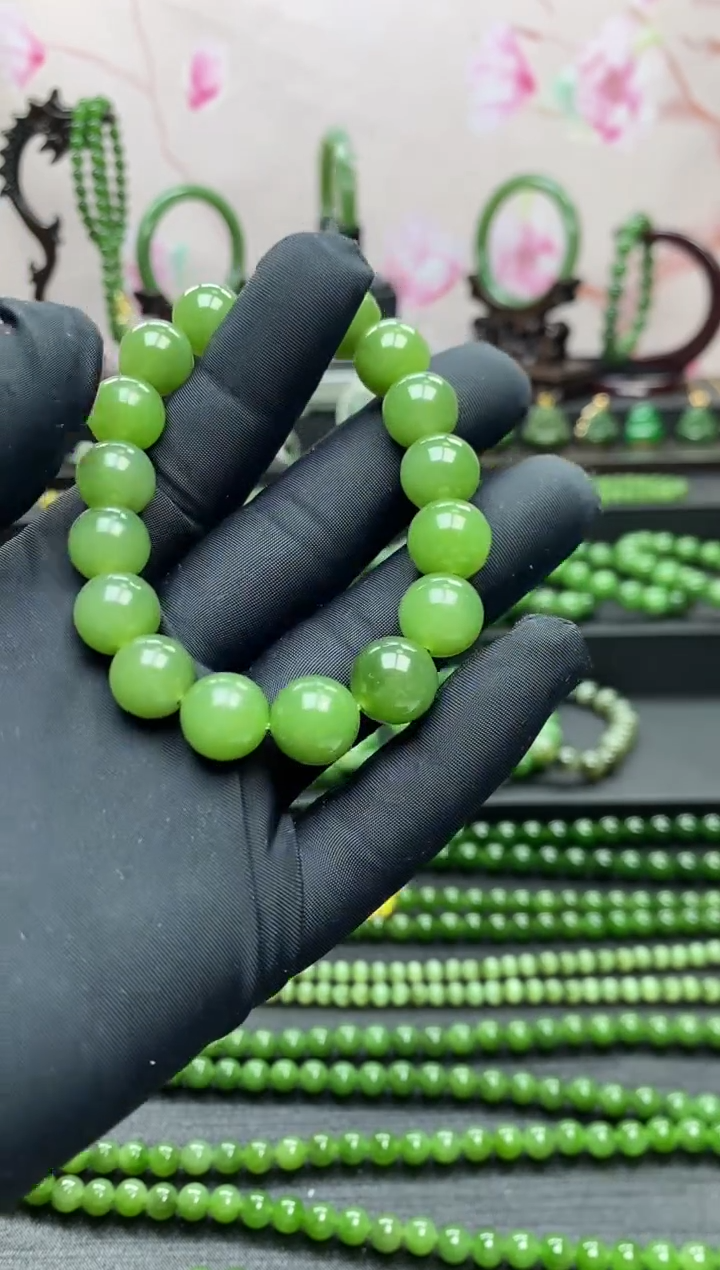 未镶嵌手串和田玉（碧玉）微小黑点碧玉手串