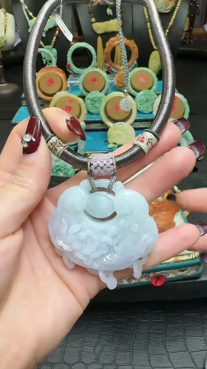 【闪购商品】翡翠颈饰未镶嵌如意