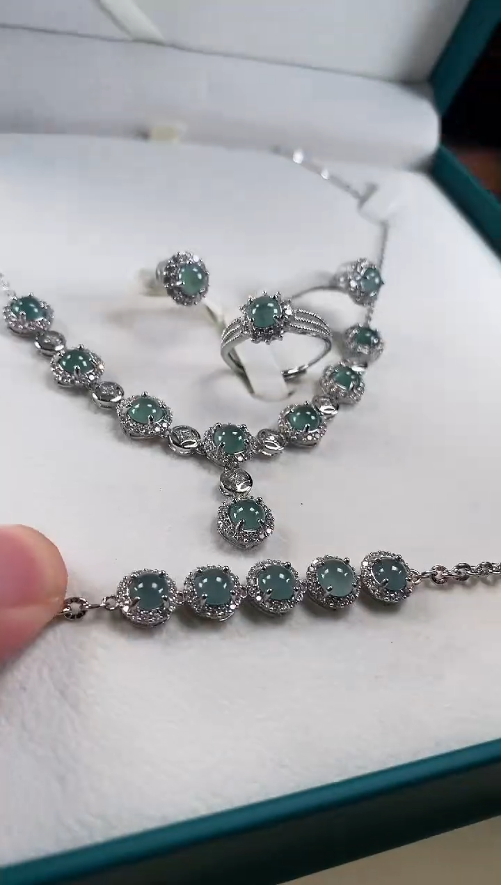 【闪购商品】翡翠颈饰未镶嵌           *d26