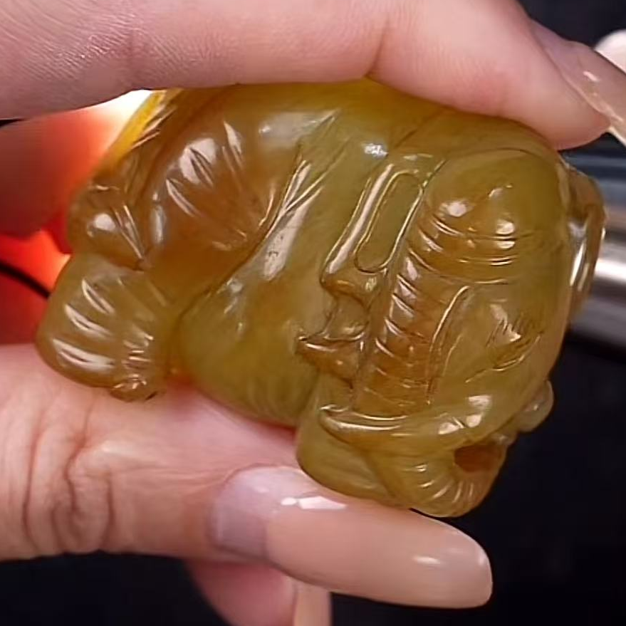 清代和田玉黄玉象1