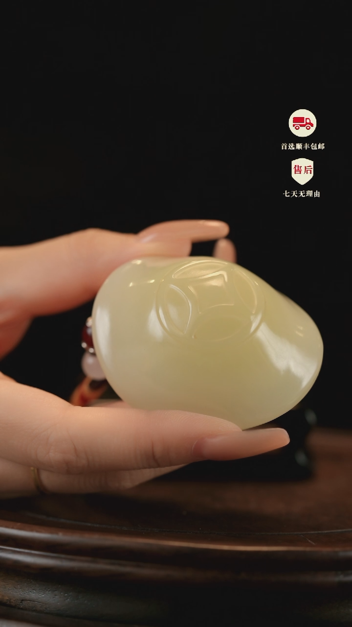 云南石竹叶青雕刻：元宝富甲天下手把件摆件挂件