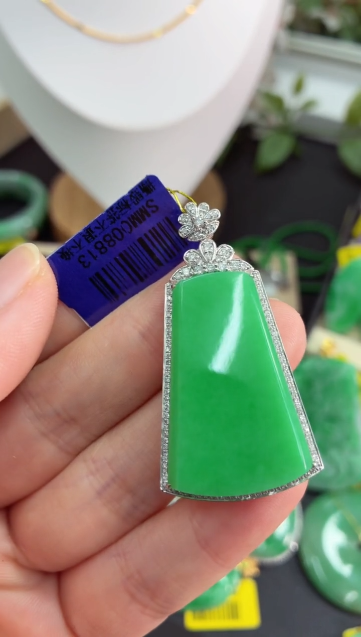 吊坠(不含链)18K金镶嵌翡翠挂件