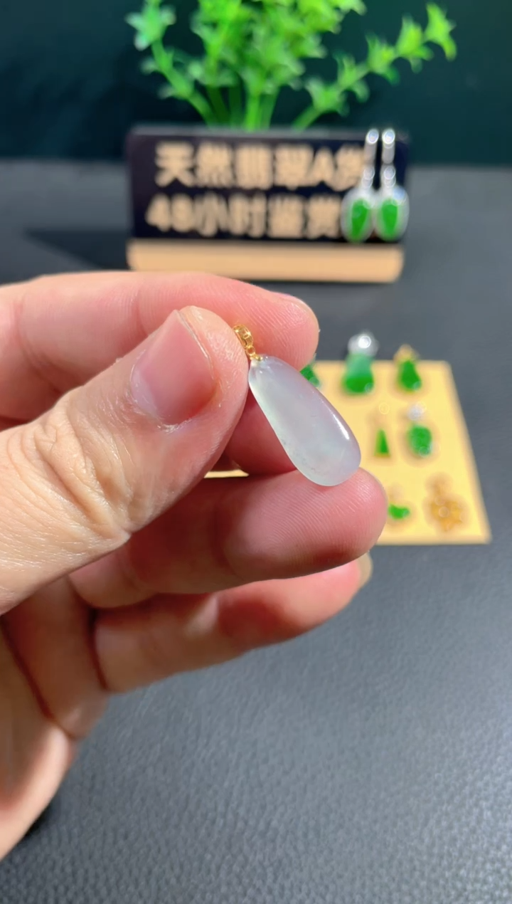 【闪购商品】翡翠颈饰18K金镶嵌翡翠