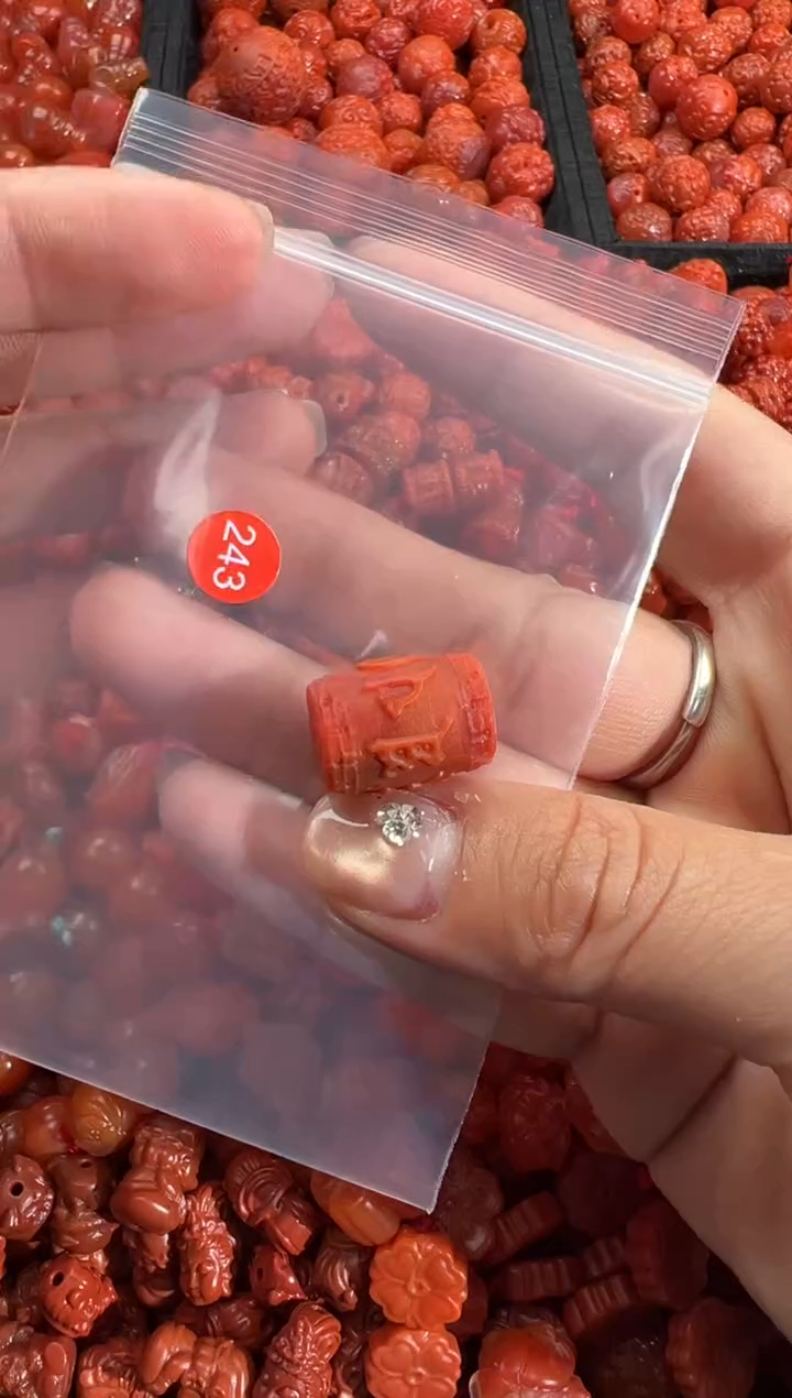 【闪购商品】南红玛瑙未镶嵌颈饰1