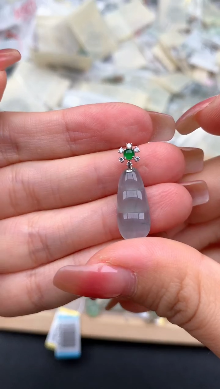 18K金镶嵌挂件翡翠1