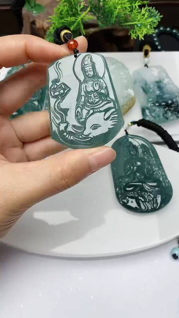 【闪购商品】翡翠颈饰未镶嵌          