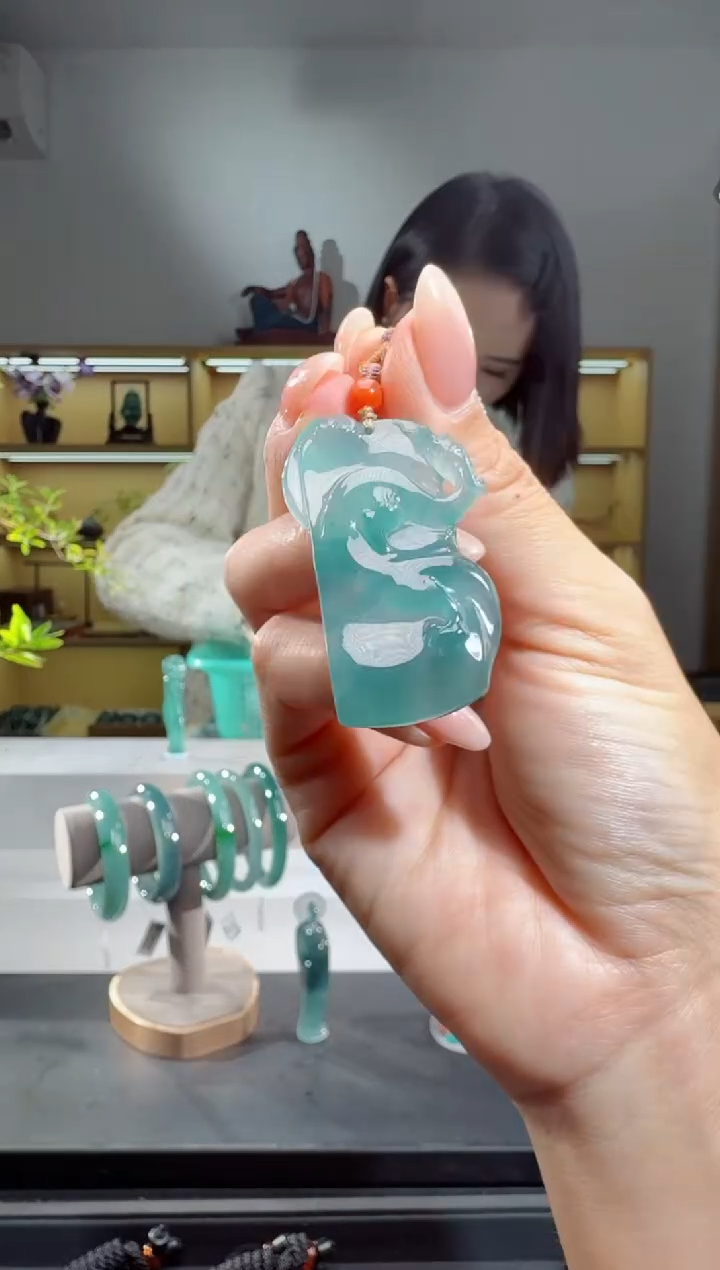 吊坠(不含链)未镶嵌翡翠龙牌