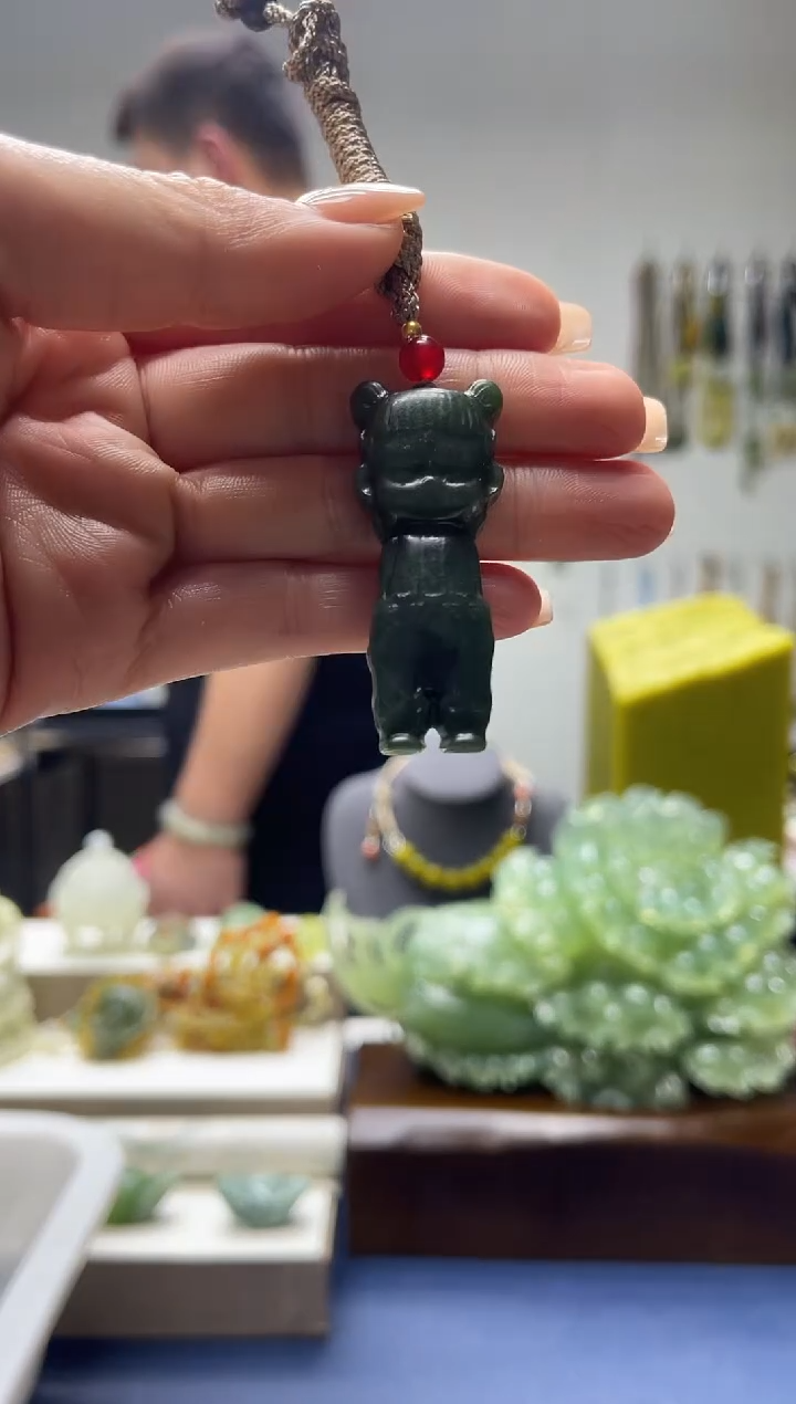 未镶嵌岫玉颈饰`