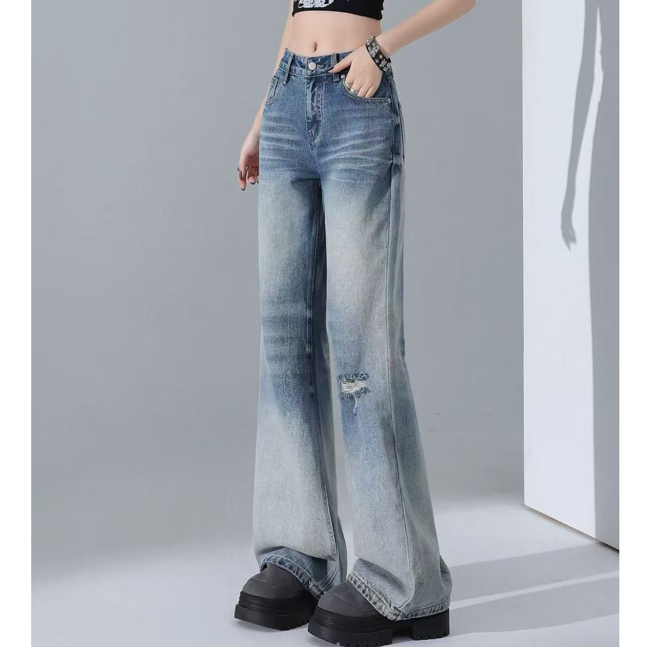 胖鹅张~美式水洗中低腰破洞抓痕设计微喇牛仔裤#776