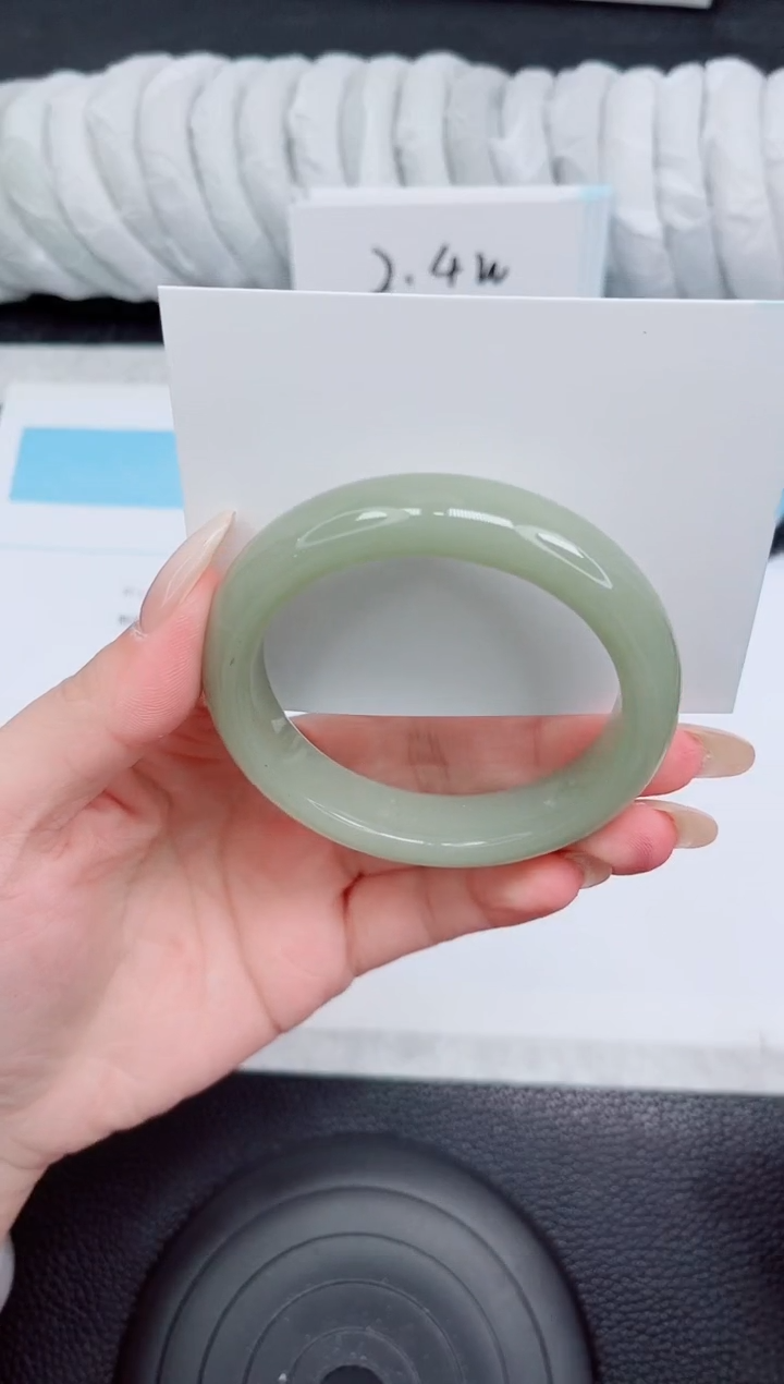 未镶嵌手镯石英质玉190-56.6