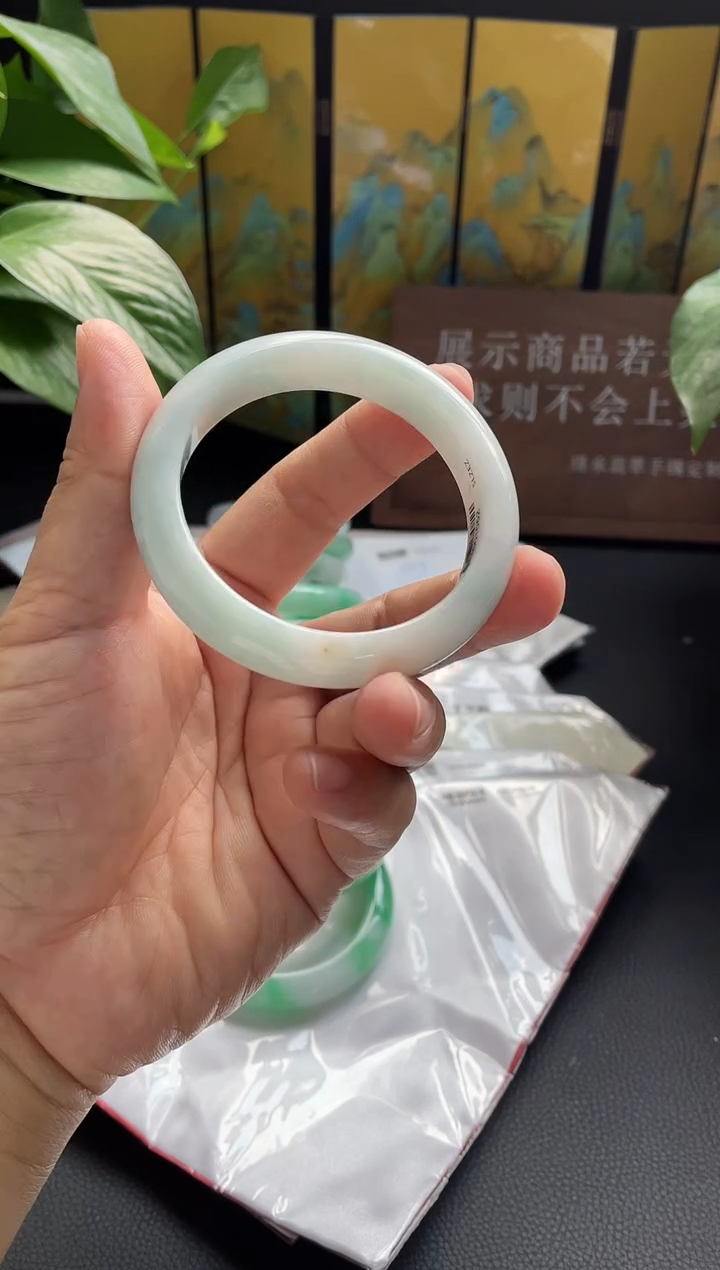 未镶嵌手镯翡翠天然A货翡翠手镯（圈口55-57）