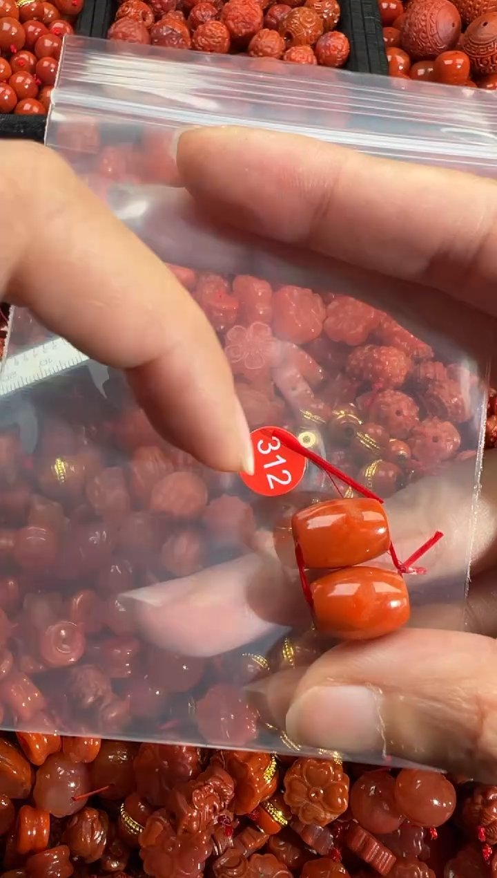 南红玛瑙未镶嵌颈饰1