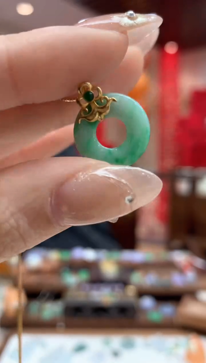 【闪购商品】翡翠吊坠(不含链)18K金镶嵌甜甜圈
