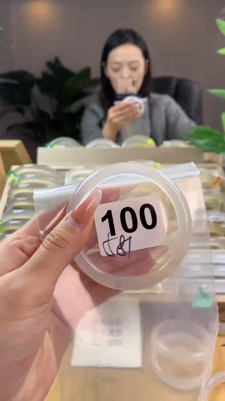 【闪购商品】玛瑙/玉髓手镯未镶嵌100