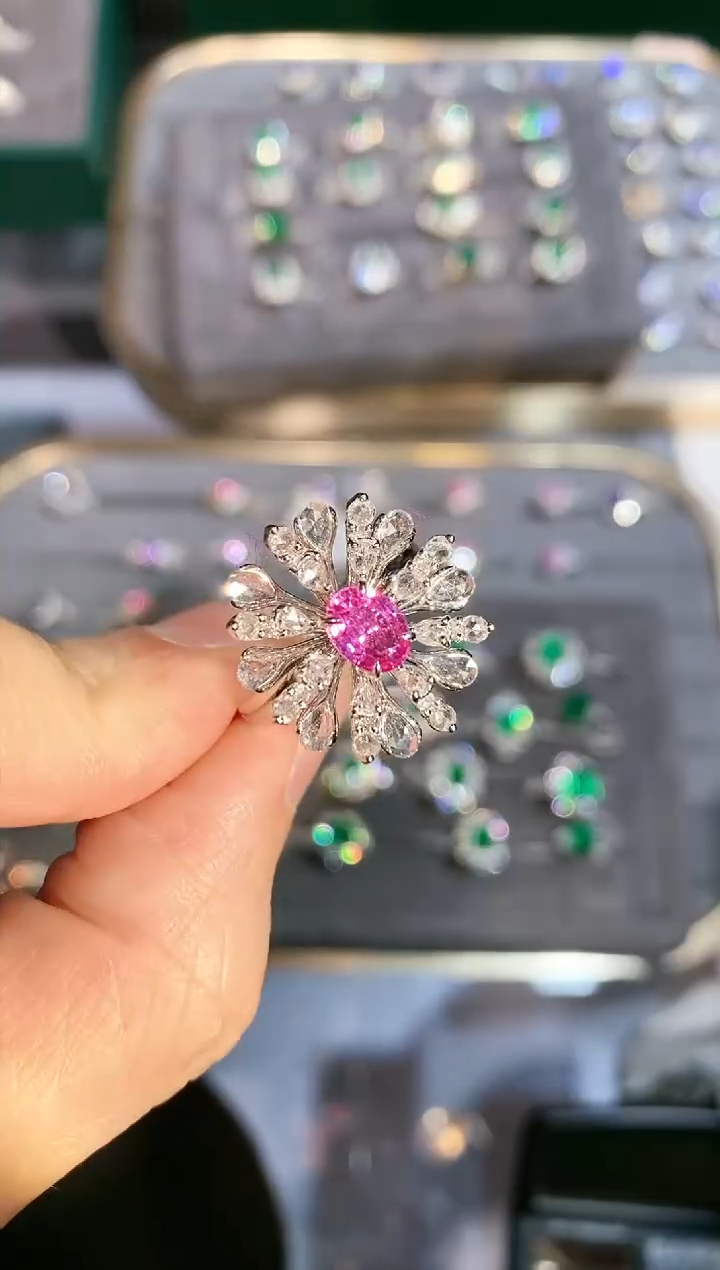 【闪购商品】彩色蓝宝石戒指18K金镶嵌1.1ct/展会专属价