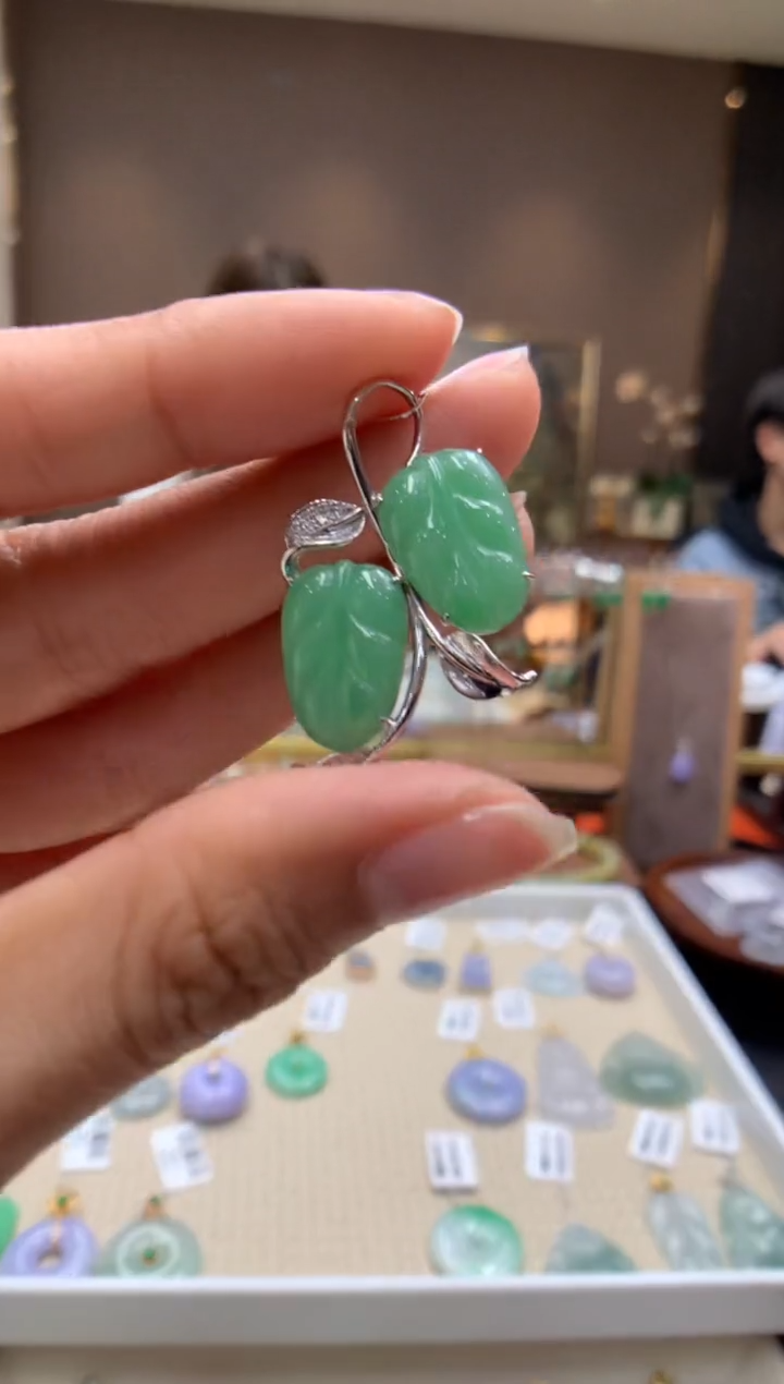 【闪购商品】翡翠颈饰18K金镶嵌叶子