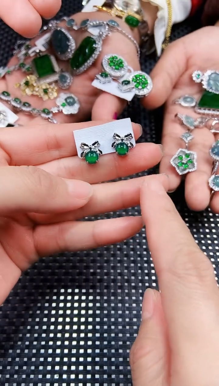 【闪购商品】翡翠耳饰未镶嵌11111111