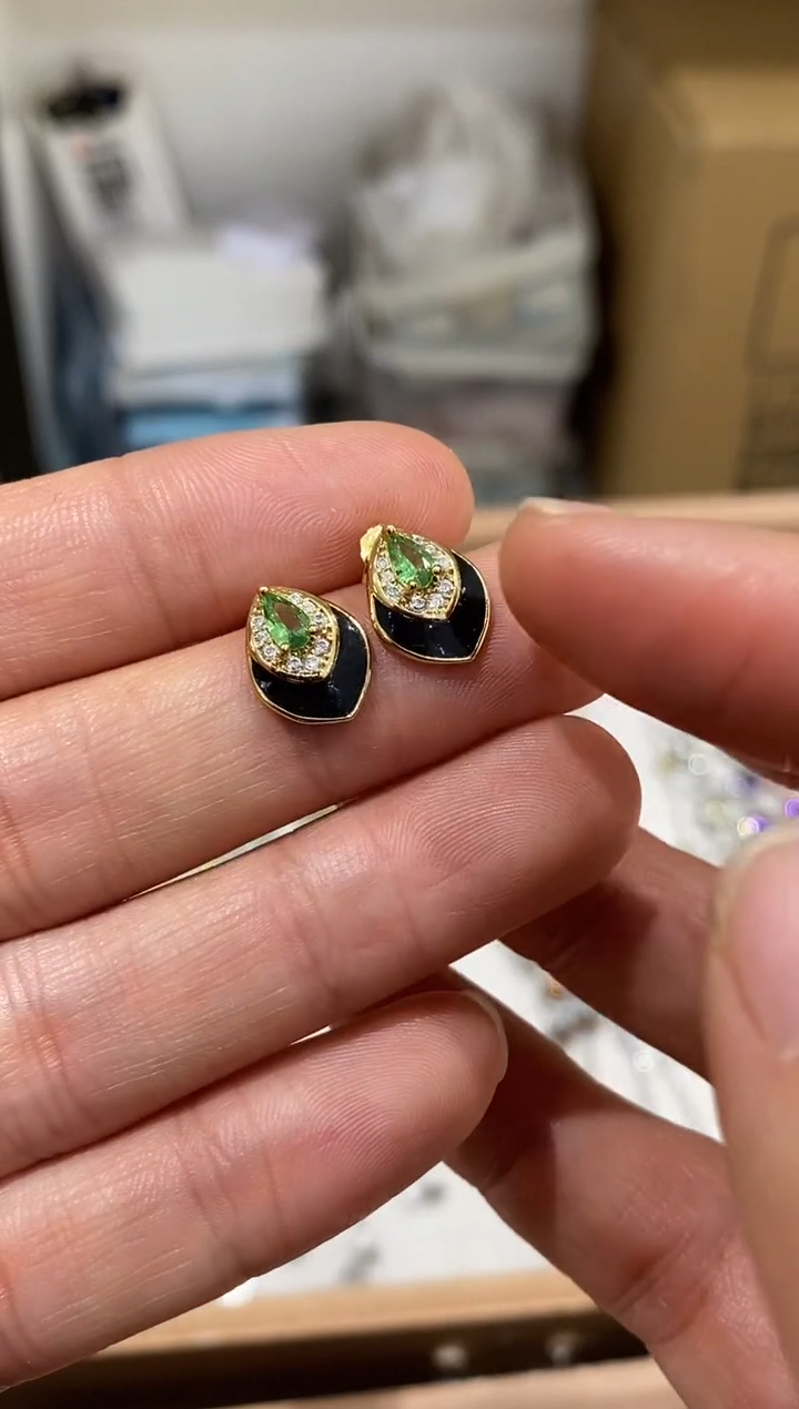 银S925镶嵌耳饰石榴石（沙弗莱）耳饰