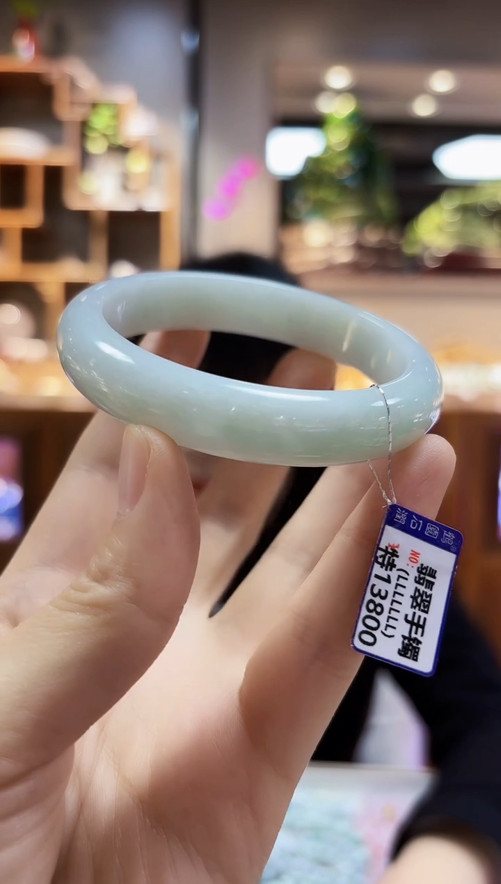 【闪购商品】翡翠颈饰未镶嵌60手镯