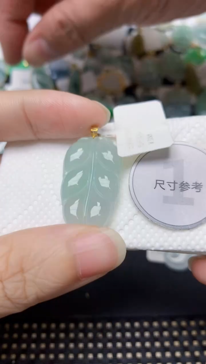 翡翠18K金镶嵌颈饰天然缅甸A货翡翠