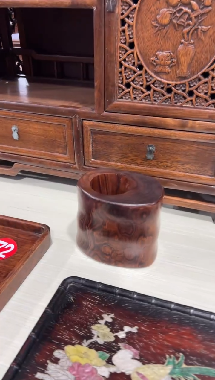 木爱**乌黄花梨笔筒微瑕自然分裂笔筒