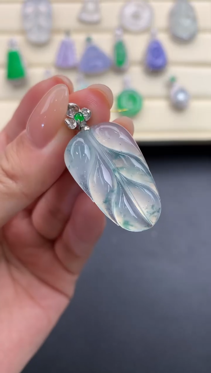 【闪购商品】翡翠颈饰18K金镶嵌Q594      