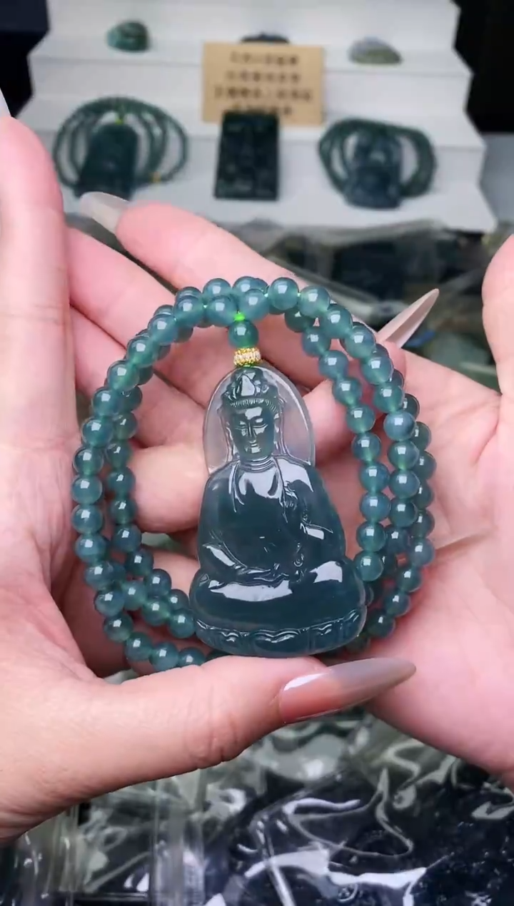 颈饰未镶嵌翡翠 