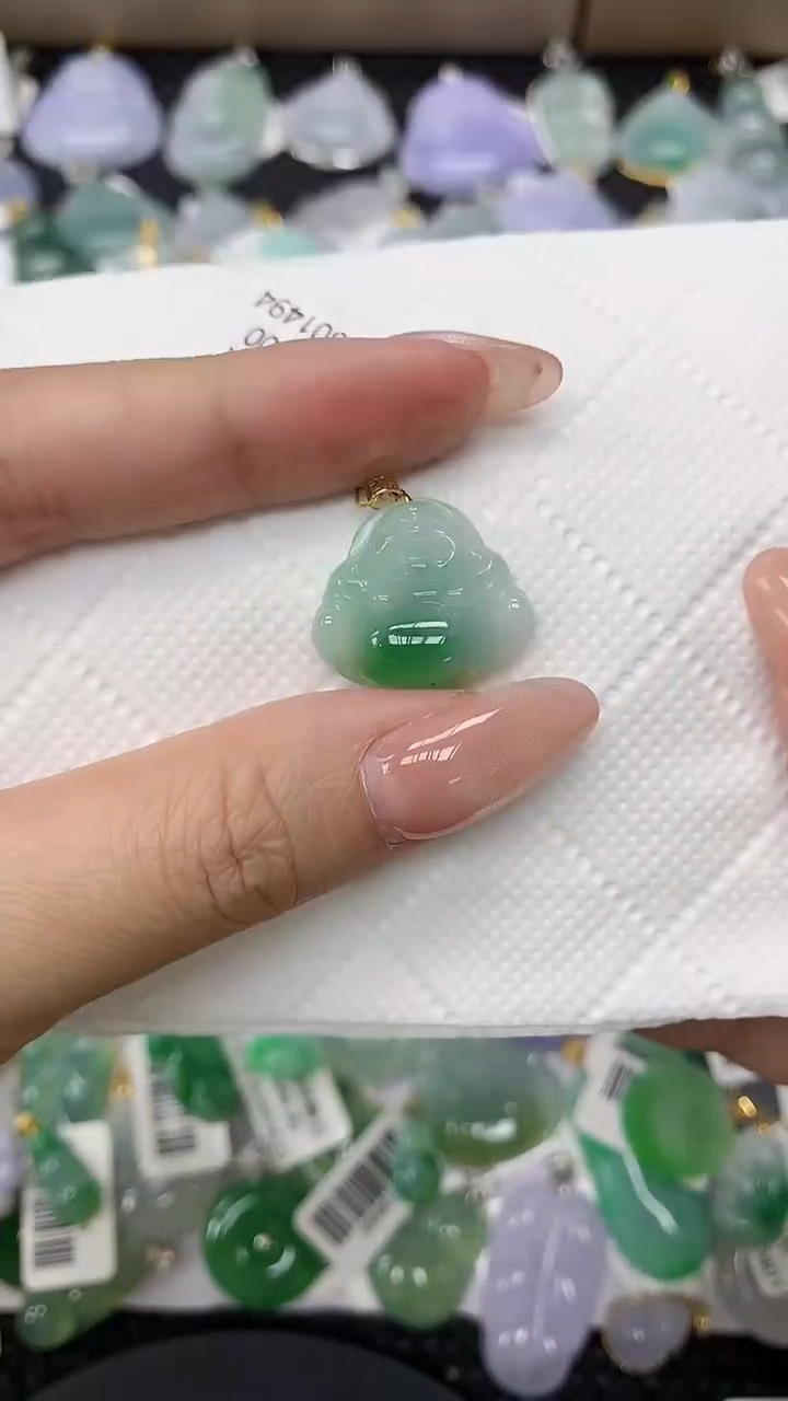 颈饰18K金镶嵌翡翠1111111111111