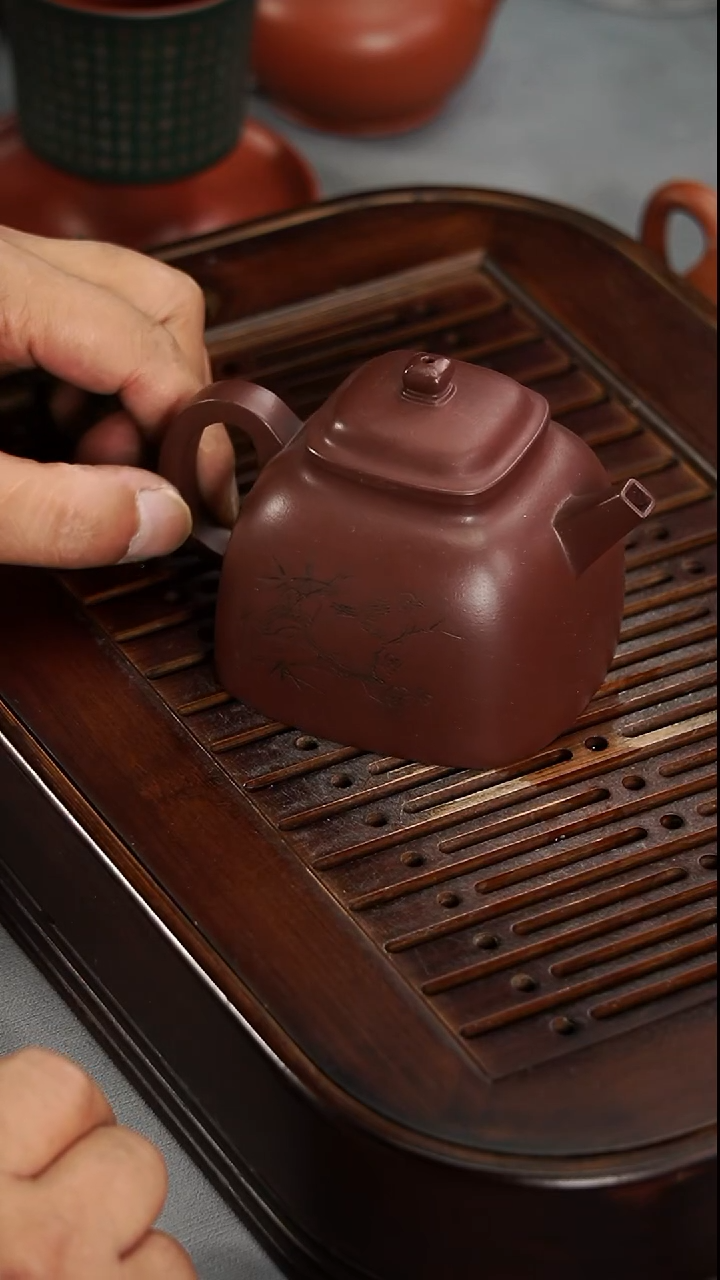 茶壶紫砂宜兴紫砂紫泥和为贵刻绘四方坦然200毫升