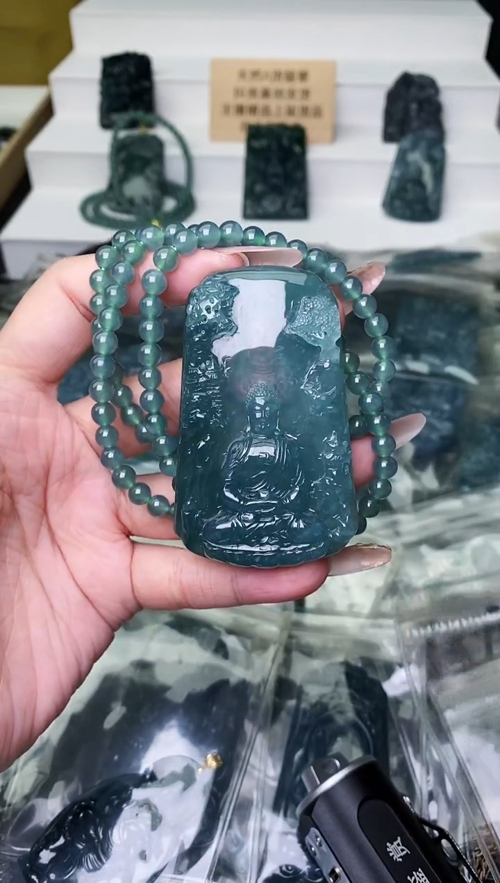 颈饰未镶嵌翡翠 