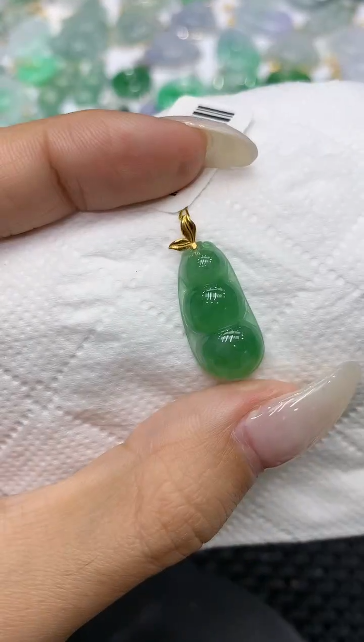 颈饰18K金镶嵌翡翠111111111111