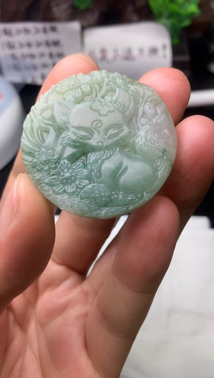 颈饰未镶嵌翡翠眉****年九尾狐