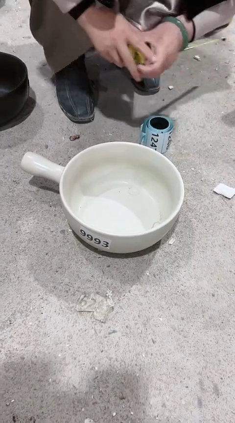 【闪购商品】9993瑕疵白色手把锅，