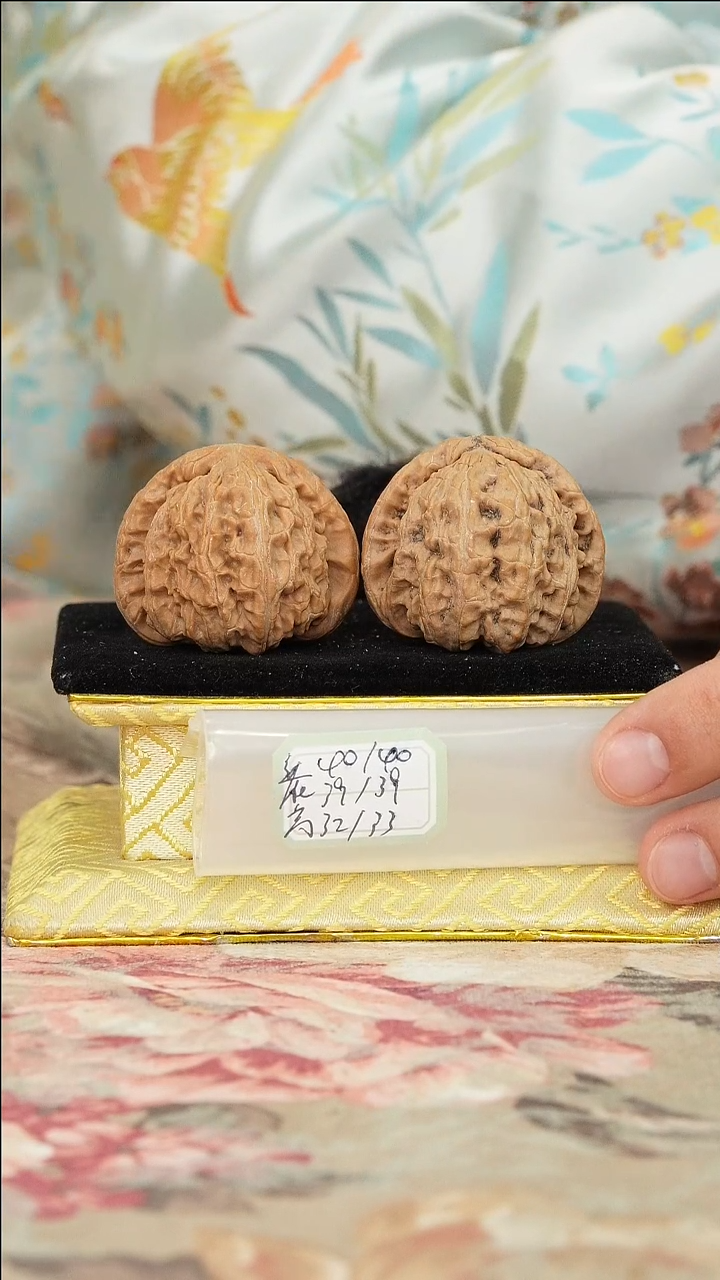 文玩核桃把件白狮子