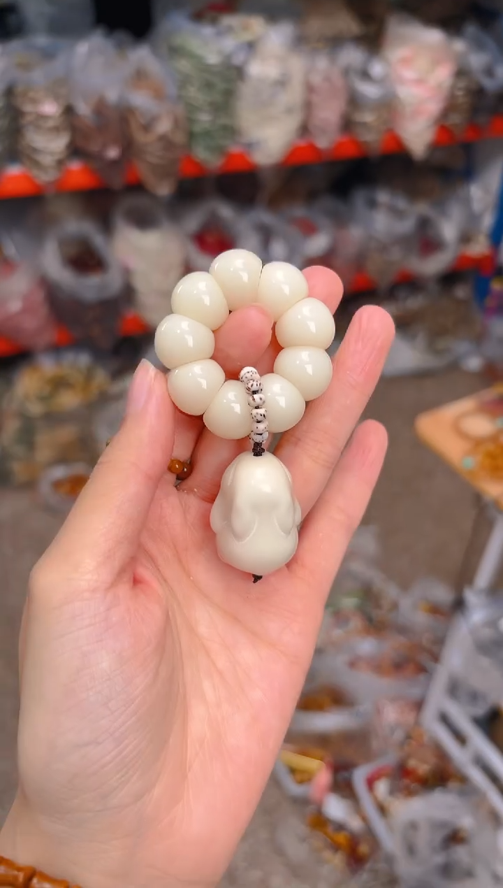吊坠菩提根/象牙果荔枝栋手捻  白色兔