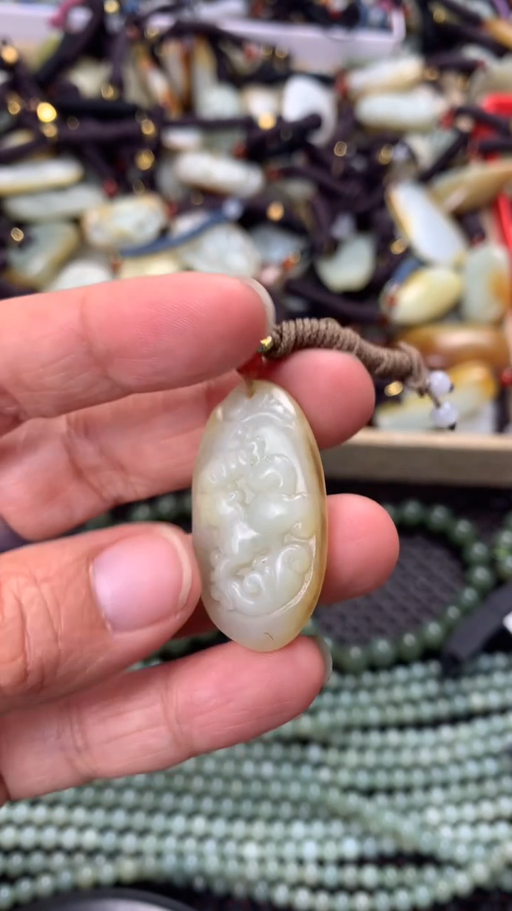 【闪购商品】和田玉颈饰未镶嵌多样性发货没有证书拍一发一有瑕