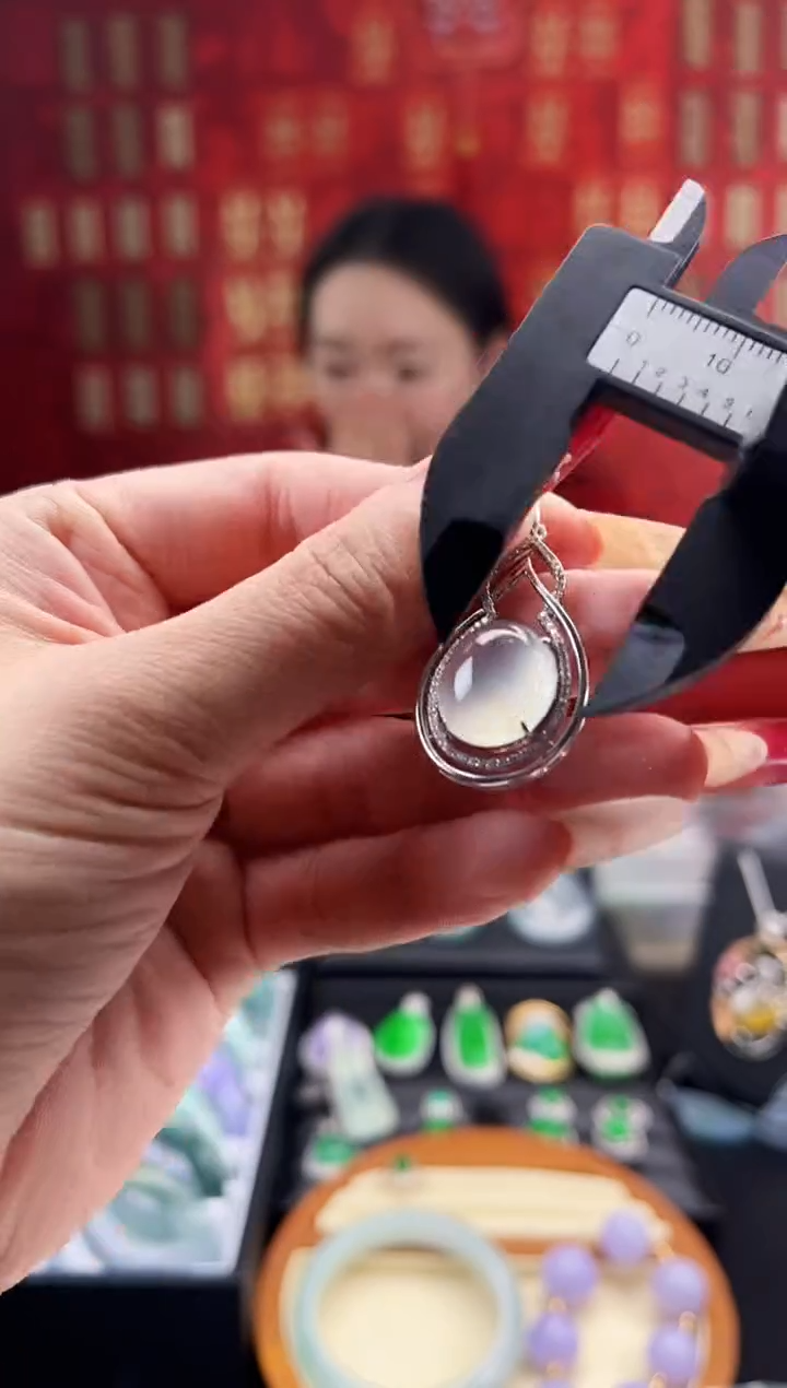 【闪购商品】翡翠颈饰18K金镶嵌吊坠