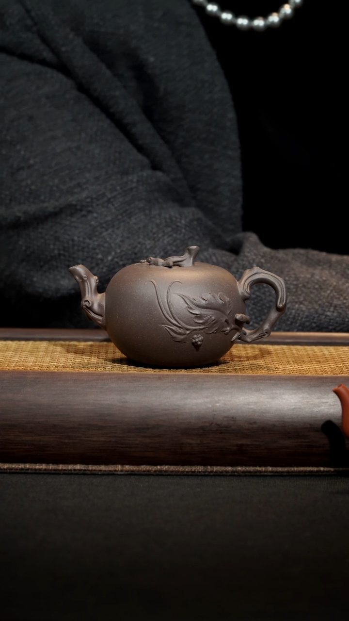 【闪购商品】紫砂茶壶可心松鼠葡萄壶，清灰砂165毫升